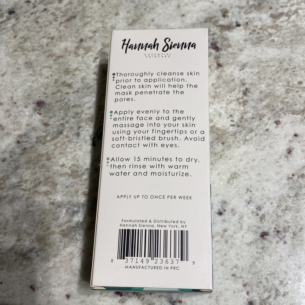 Charcoal Mask - Picture 2 of 3